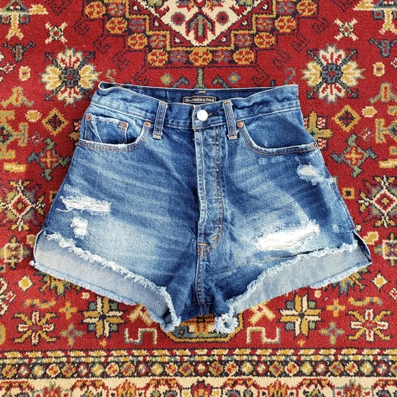 ⭐ ABERCROMBIE & FITCH | Distressed Denim Shorts - Picture 1 of 10